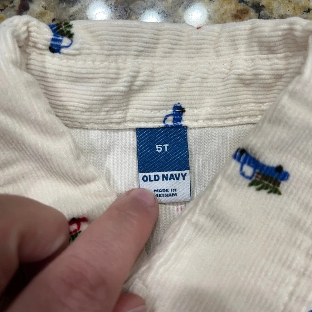 Old Navy Boys 5T Corduroy Christmas Truck Tree Button Down Shirt Cream Holiday